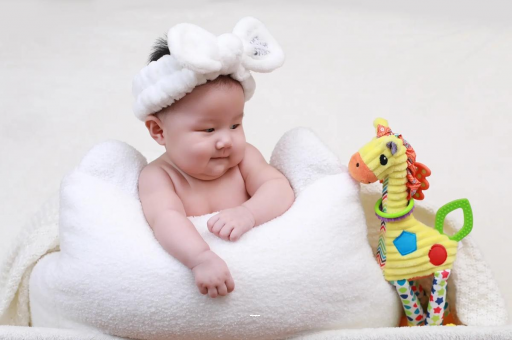 莱州宝宝打嗝吐奶怎么回事